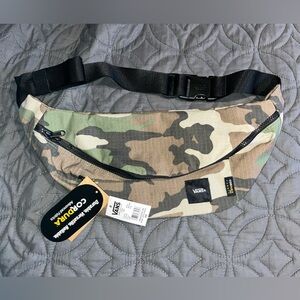 *NWT* VANS WARD CROSSBODY BAG in CAMO